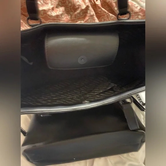 Steve Madden Quilted Black Shoulder Bag - Picture 2 of 4